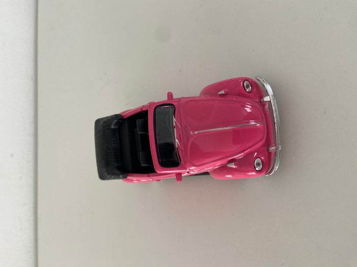 Voiture de collection volskwagen Beetle rose - photo numéro 2