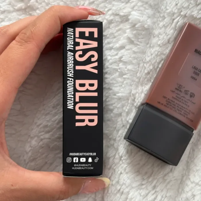 Fond de teint - Easy blur - Lava cake 590R - Huda beauty - photo numéro 4