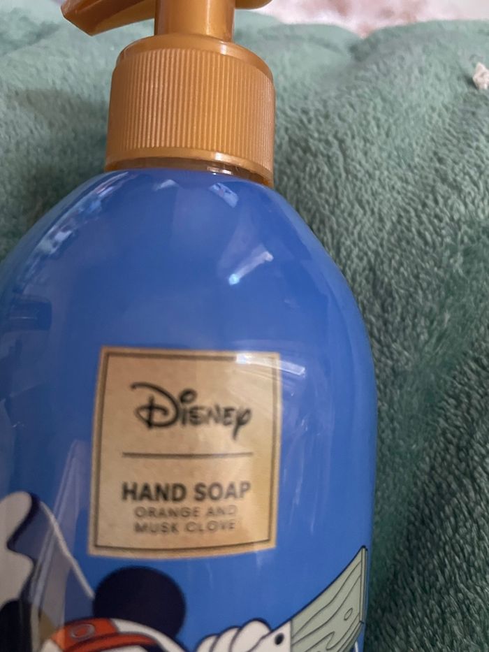 Superbe  savon mousse flacon Disney au ski  500 ml - photo numéro 3