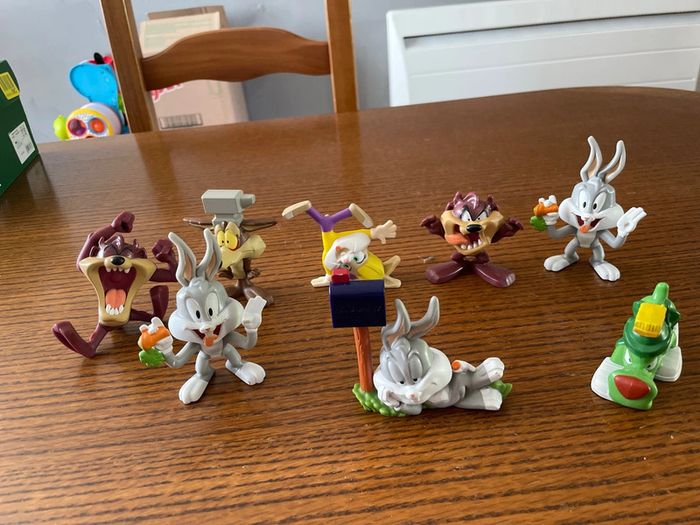 Lot de 8 personnages Bugs Bunny - photo numéro 3