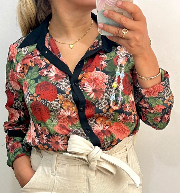 Chemise fluide satinée a fleurs Taille 38