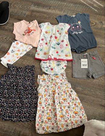 Lot de vêtements neufs  6 mois fille 