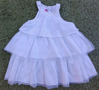 Belle petite robe blanche à volants