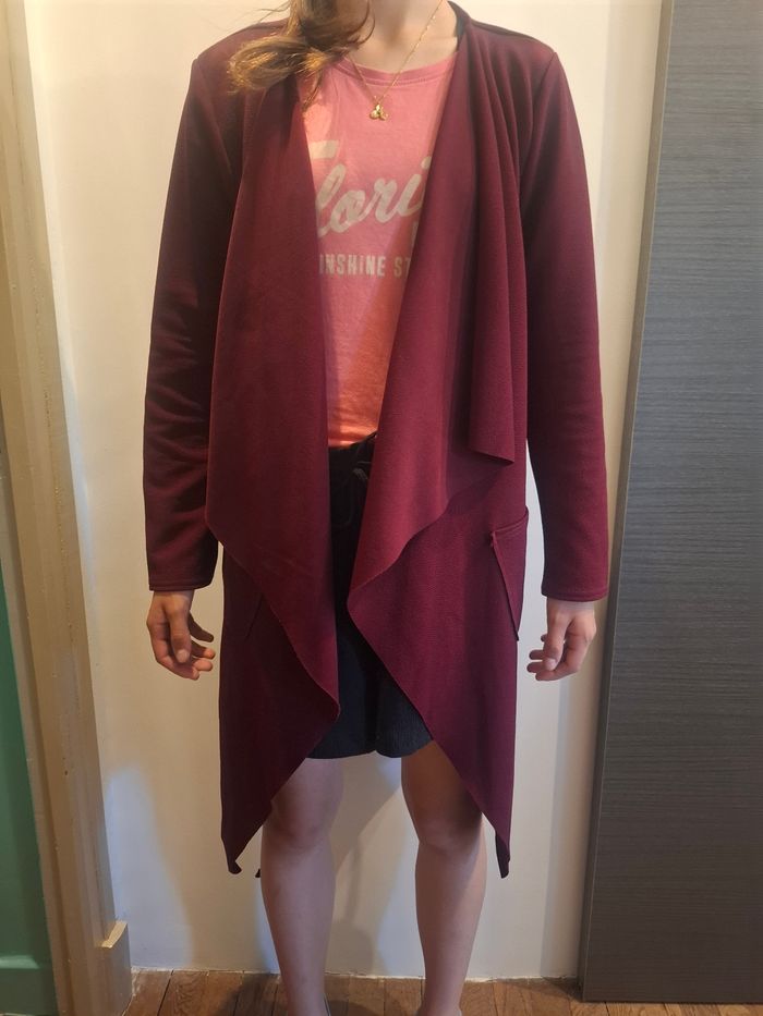 Lot de 2 cardigans neufs kaki et bordeaux
Taille unique
Neuf - photo numéro 6