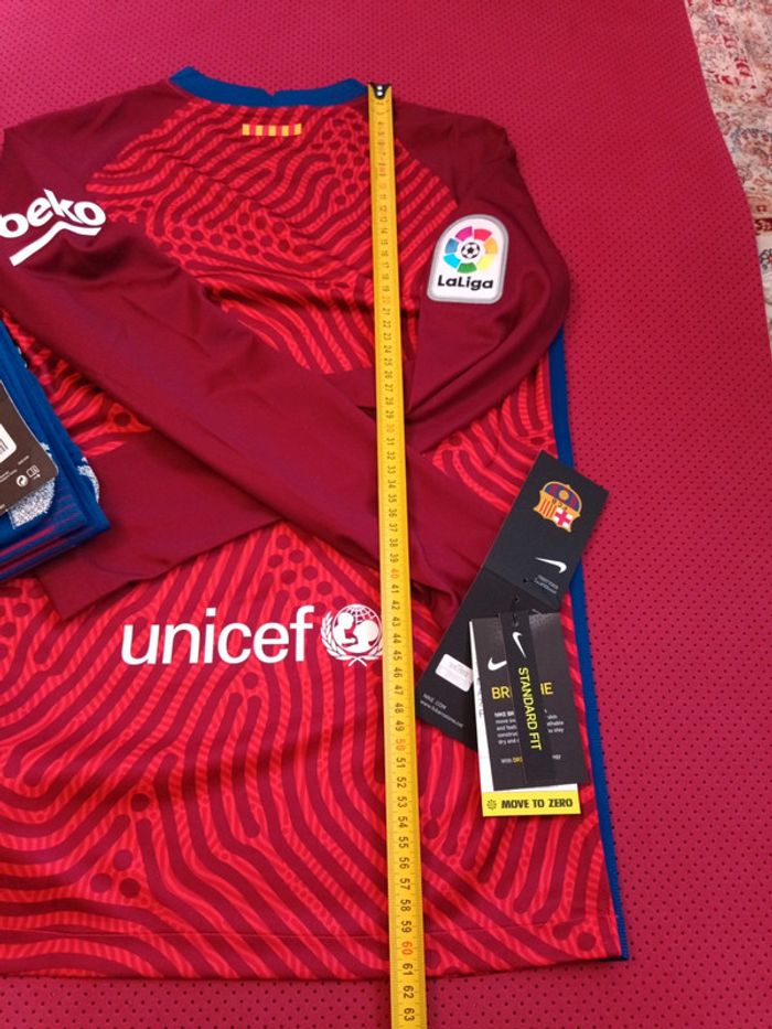 Maillot de foot FC Barcelone + chaussettes, Nike Authentique Officiel taille enfant 12/13 ans, Neuf - photo numéro 19