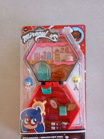 Miraculous type Polly pocket 