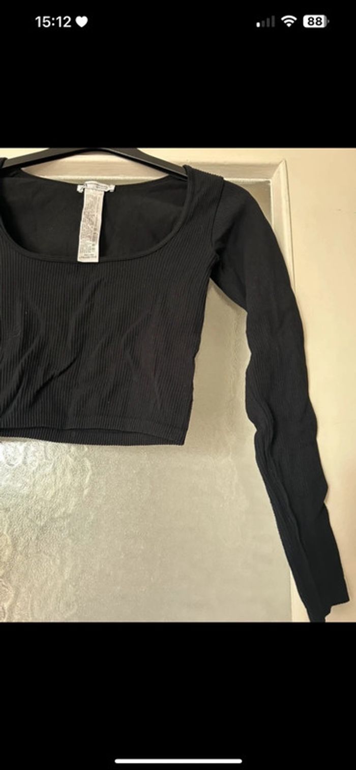 top manche longue noir col rond court Zara  xs neuf - photo numéro 2