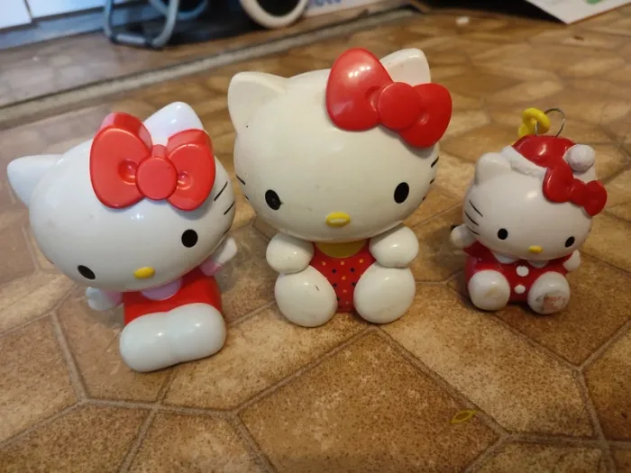 Lot figurines hello Kitty