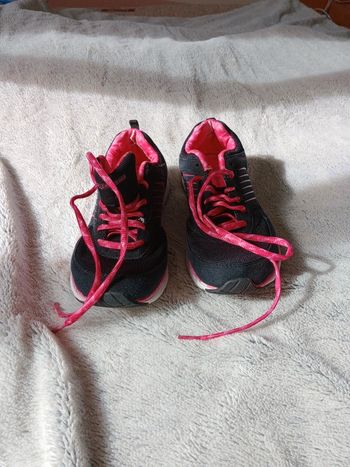 Baskets  38 noires et roses c47