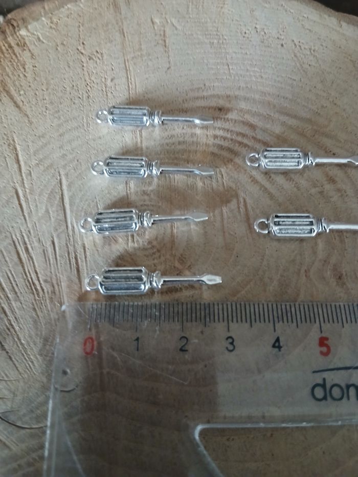 Lot de 6 pendentifs breloques tournevis argenté - photo numéro 2