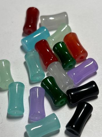 B62, 17 perles bambous en verre