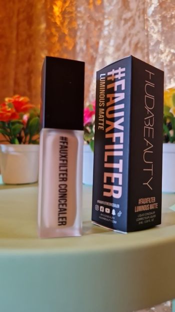 Huda Beauty Fauxfilter luminous matte correcteur liquide consealer Cotton candy 2.3B 9ml neuf jamais utilisé jamais ouvert