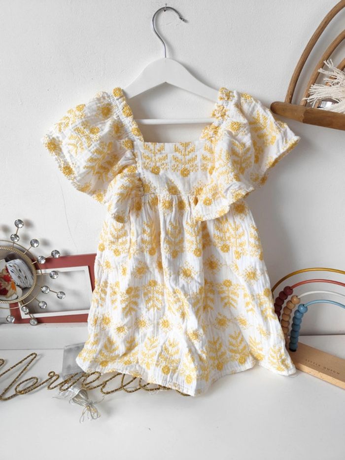 Robe Zara broderie volants 3/4 ans