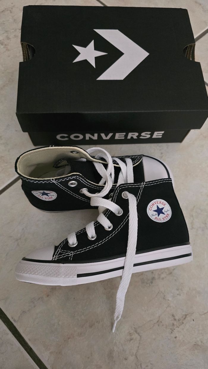 NEUVES  (non portées )🏷🤩😍🥰 converses pointure 24 mixtes🏷🤩😍🥰👌 - photo numéro 2