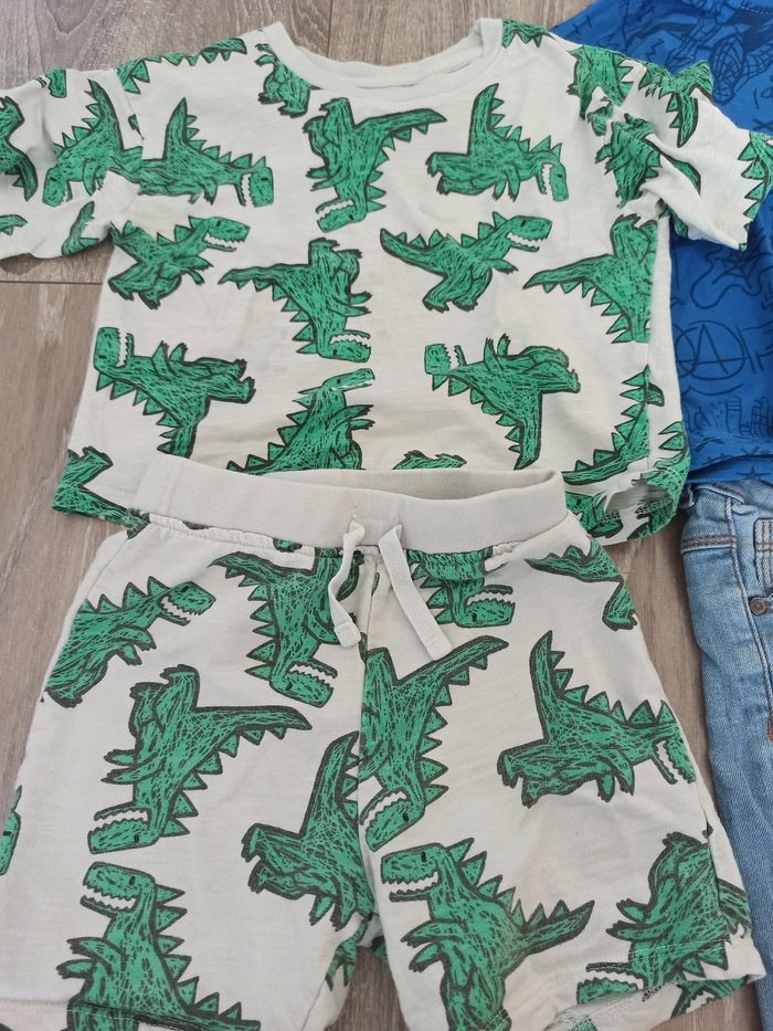 Lot T-shirts.et shorts 24 mois - photo numéro 2