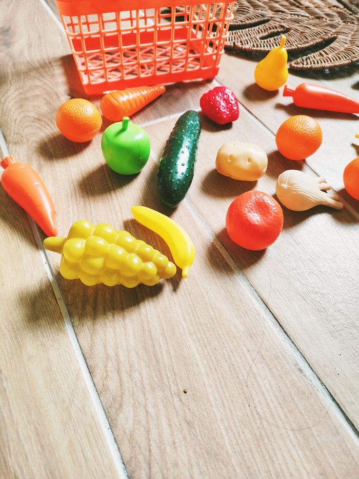 🧺Dinette panier orange avec divers fruits et légumes en plastique - photo numéro 2