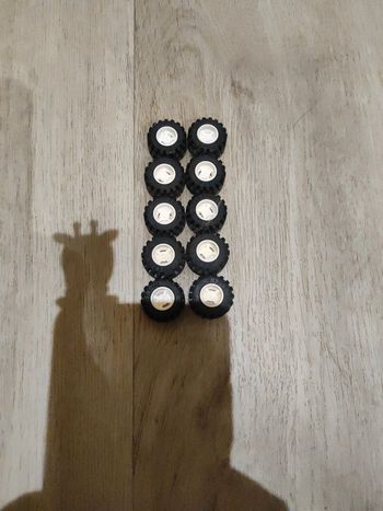 Lot de 10 pneus Lego