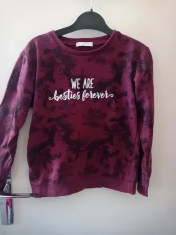 Pull bordeaux avec motif pour fille