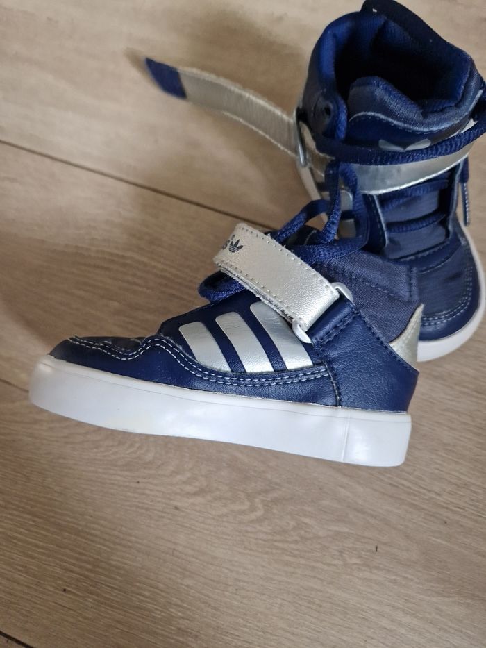 Basket Adidas pointure 20 - photo numéro 4