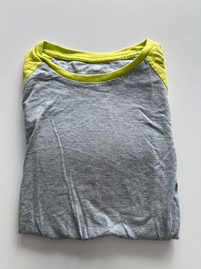 T-shirt enfant – Taille 10 ans – Détails jaune clair