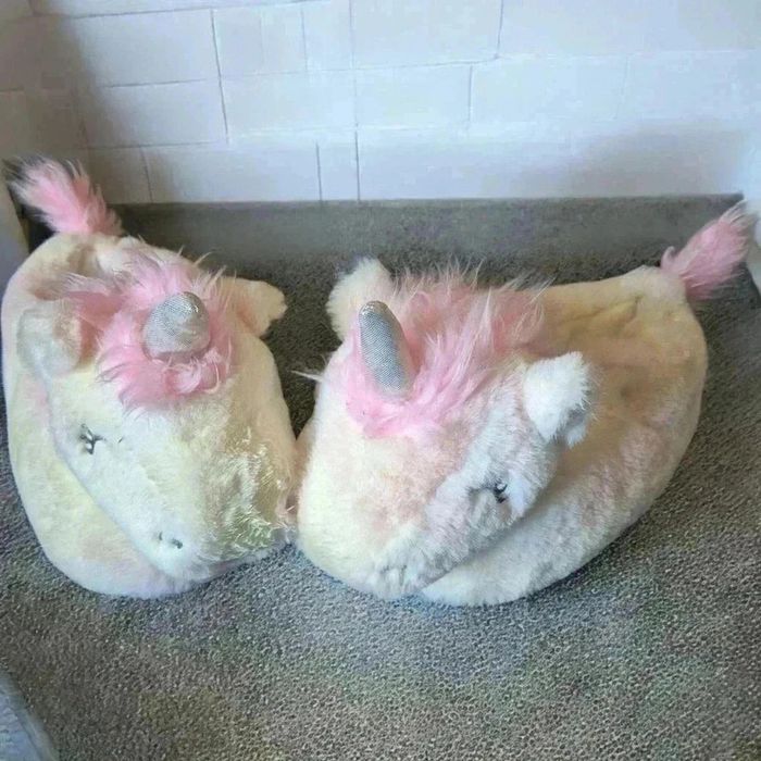Combinaison polaire licorne 🌹 S🌹 avec chaussons licorne 🌹38/39🌹 - photo numéro 2