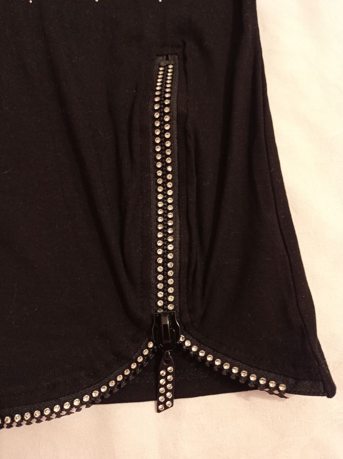 Taille 12 ans pull noir manche courte ou tunique voir photos neuf jamais porté magnifique avec fermeture et strass brillant - photo numéro 6