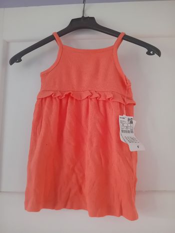 Robe bébé fille KIABIRobe bébé fille KIABI 🌸
Taille 12 mois (74 cm)
Couleur corail/orange fluide
Neuve avec étiquette 🏷️
Matière légère et confortable, parfaite pour l’été ☀️
Aucune tache, aucun défaut.

📦 Envoi rapide et soigné

📸 Dernière photo gén
