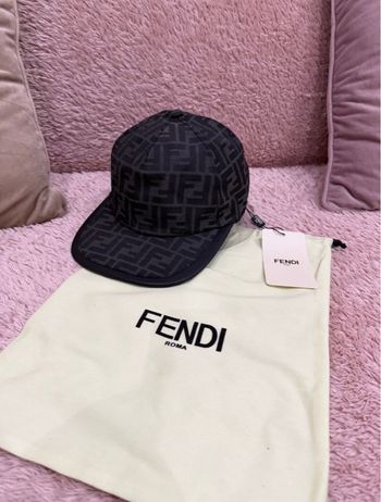 Casquette Fendi jamais porté noir 