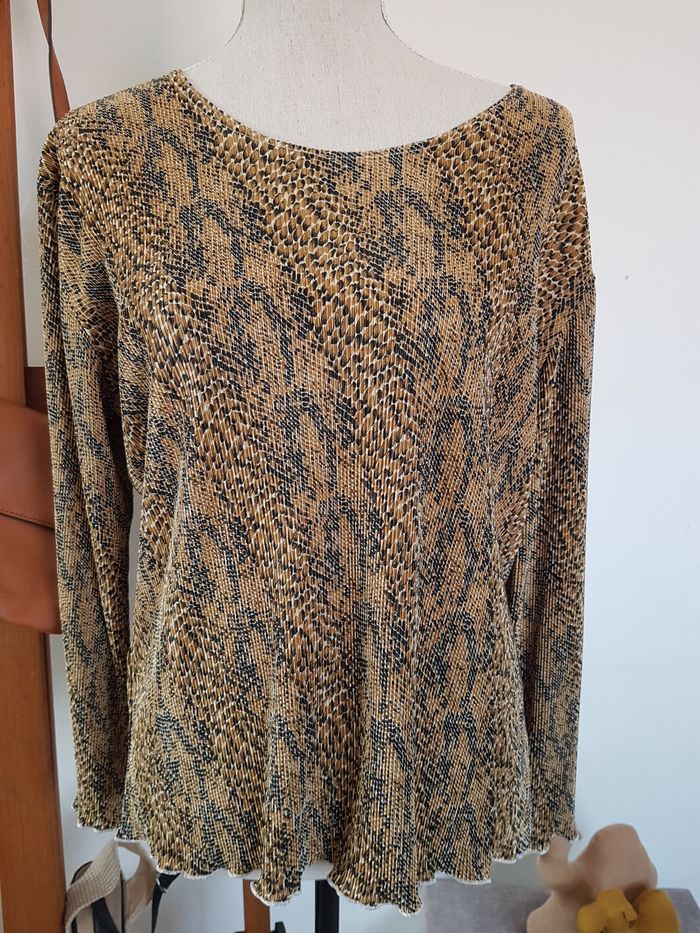 Haut manches longues doré et noir motif serpent. Niki Paris. T4 (44). aisselles 56cm, haut 58cm.