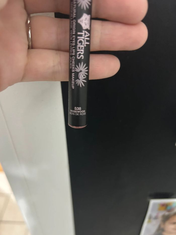Maquillage crayon yeux lèvre joue neuf - photo numéro 3