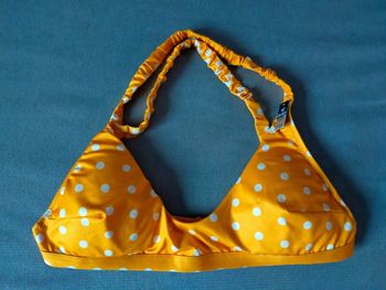 Haut de bikini jaune à pois blancs – Etam – Taille 42 – Neuf avec étiquette