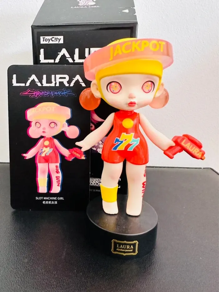 Vintage 2011 Figurine de collection Slot Machine Girl – Laura Cyberpunk (ToyCity) - photo numéro 2