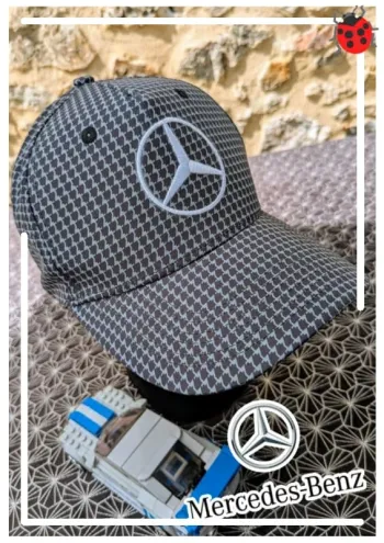 Casquette noire style sport auto