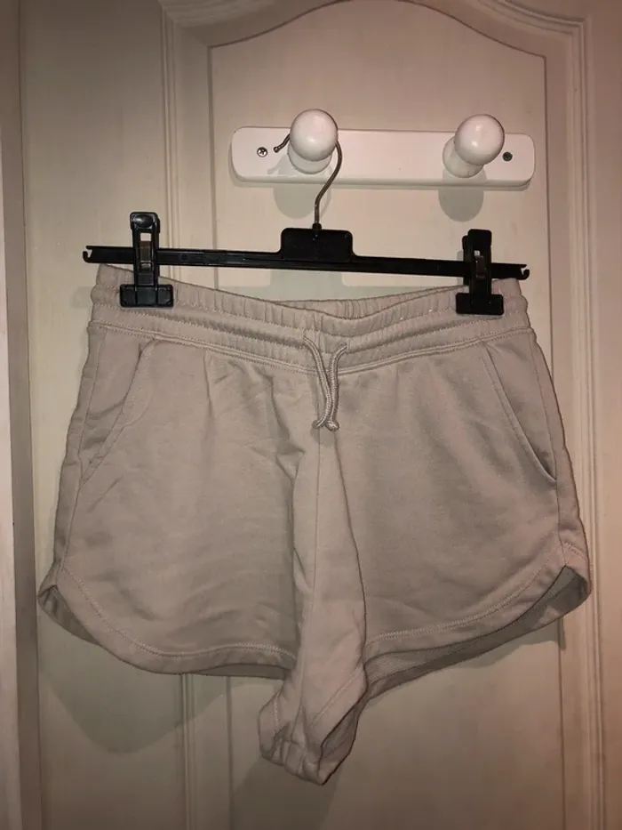 short beige à élastique lien de serrage