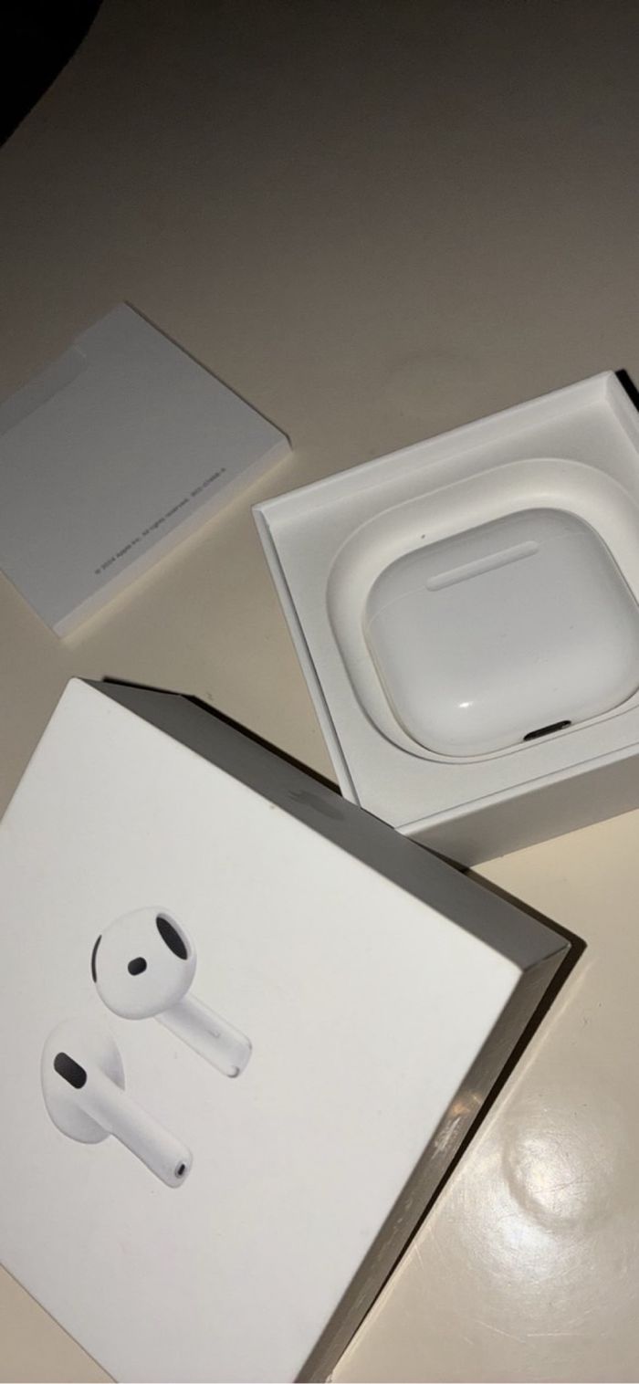 AirPods 4
