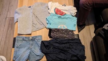 Vêtements de 2 à 4 ans aux détails ou lots marque Okaïdi