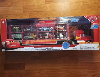 Camion Cars Disney Store Pixar avec 8 voitures