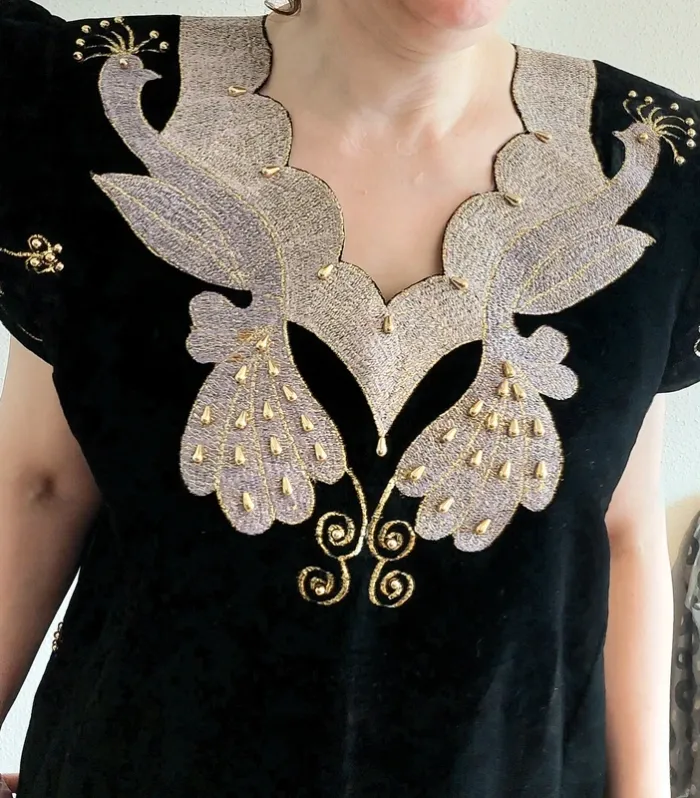 Magnifique Robe Traditionnelle - Gand Afghani brodé en velours Noir - Pièce unique 🌺 - photo numéro 2