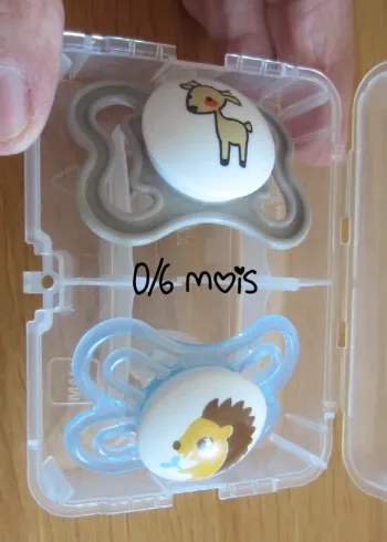 Lot de 2 sucettes MAM 0/6 mois