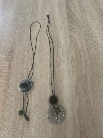 Collier pour aller avec une tunique