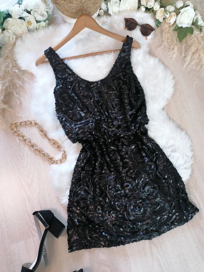 Robe à sequin taille S Mango