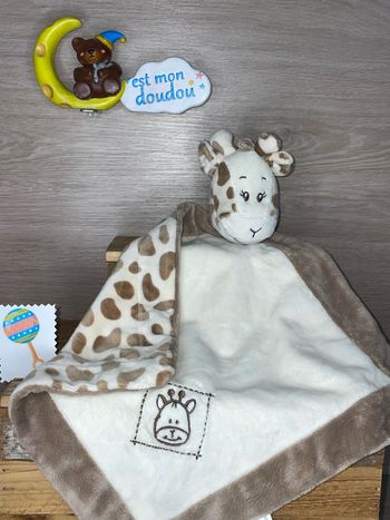 ACT05 doudou girafe 🦒 action