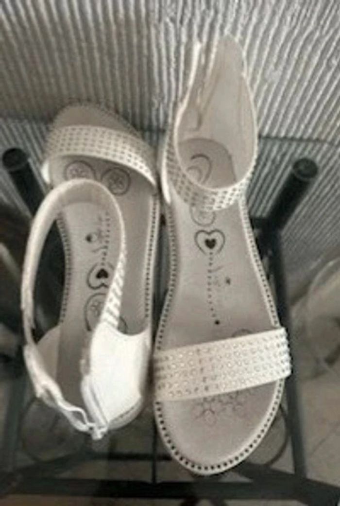 Sandales à brides pointure 35 - photo numéro 3