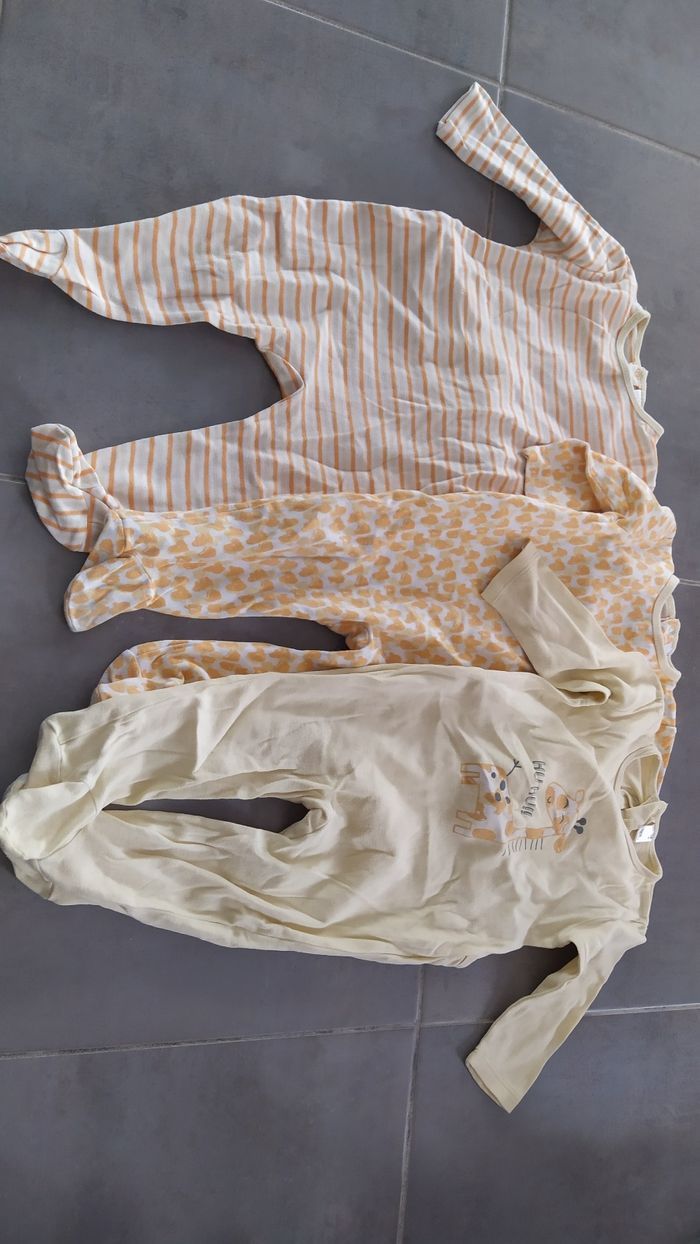 Lot de 3 pyjamas 18 mois - photo numéro 2