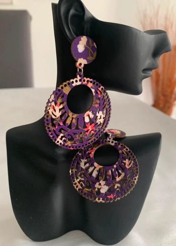 Boucles d’oreilles xxl pendantes bohème en bois et tissu floral violet