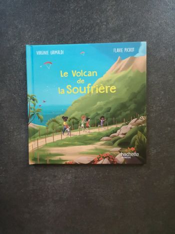 Livre Le volcan de la Soufrière neuf