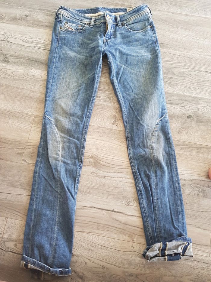 Véritable jeans Diesel avec boutons à l'arrière - photo numéro 3