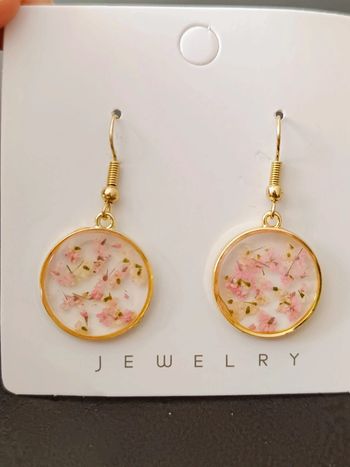 Boucles d'oreilles fleurs rose résine