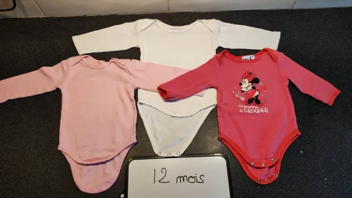 lot de 3 bodies taille 12 mois