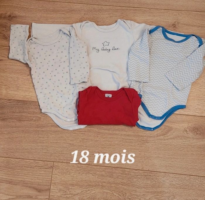Lot de 4 bodies 18 mois